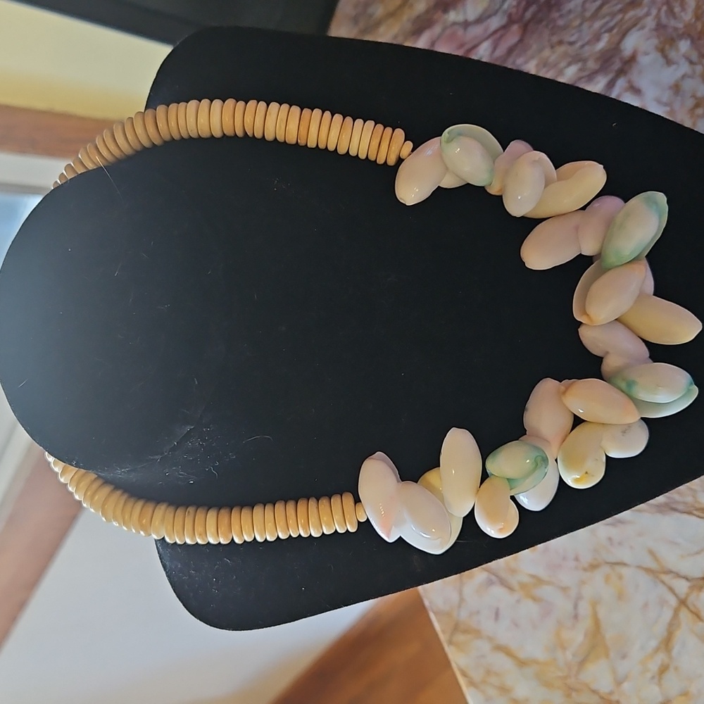 Hawaiian shell Statement piece necklace NEW